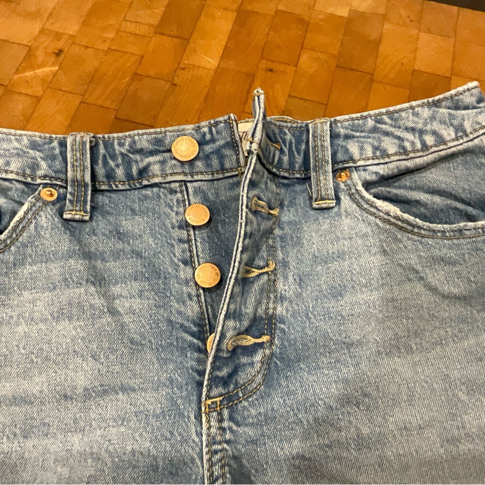 8-2026--Universal Thread Light Blue Denim Jeans SIZE 2 26R